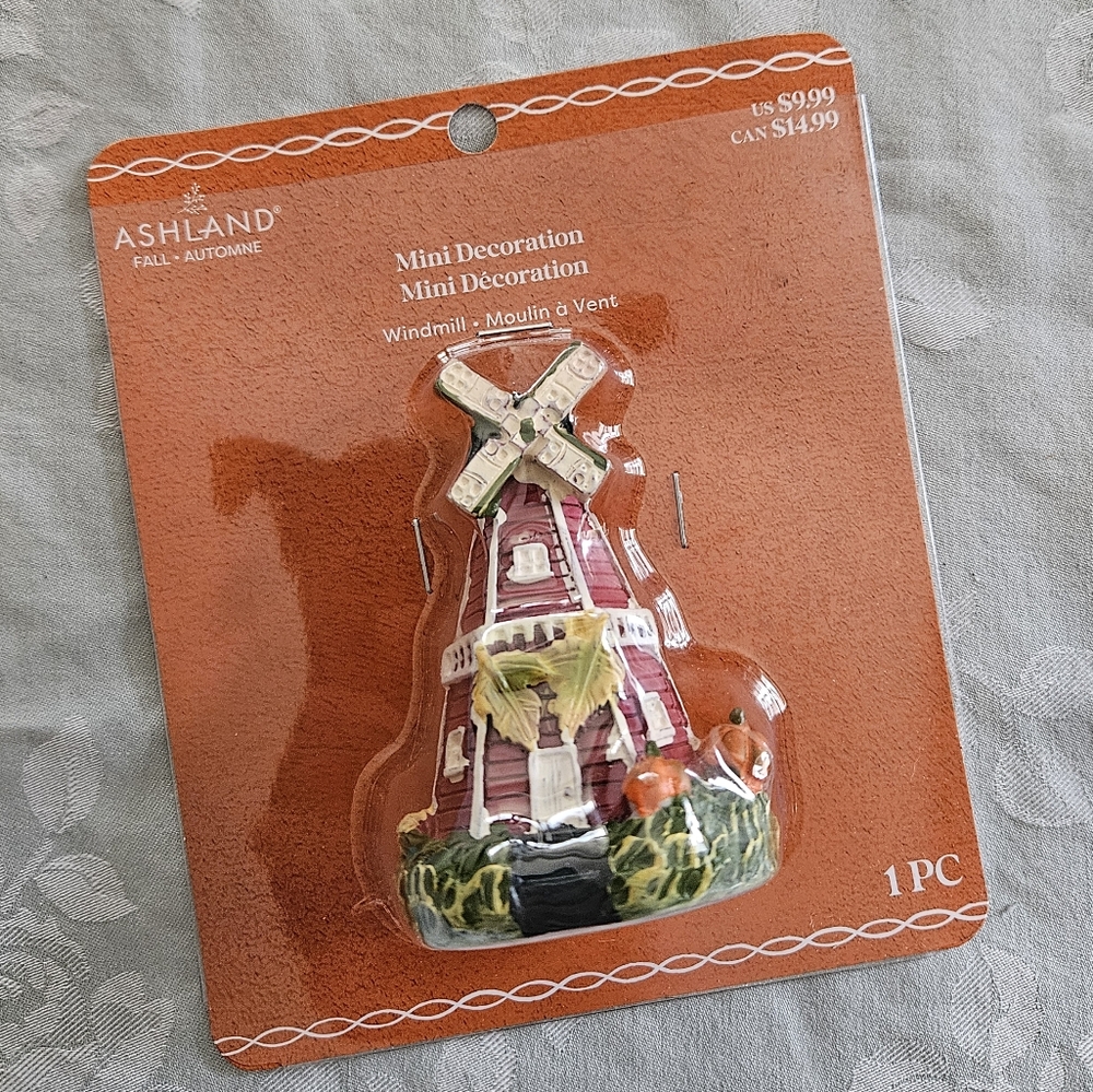 New Ashland Mini Windmill with Pumpkins Decoration